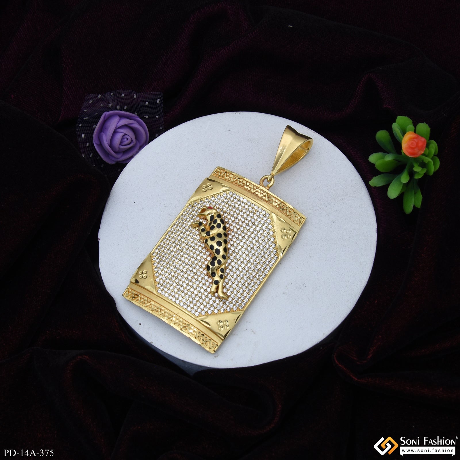 Big Jaguar Diamond Pendant Premium-grade Quality Gold Plated For