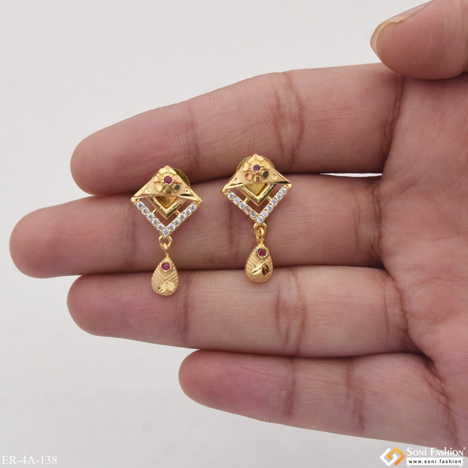 Daily Use Simple Golden Earring Stylish Daily Wear Gold Earrings