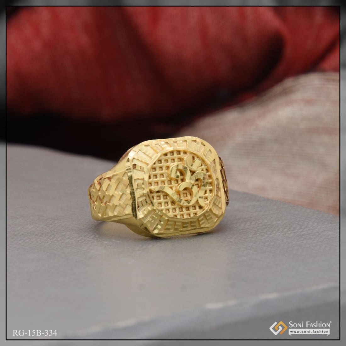 Beveled Band Ring in 18K Yellow Gold with Black Titanium, 6mm | David Yurman
