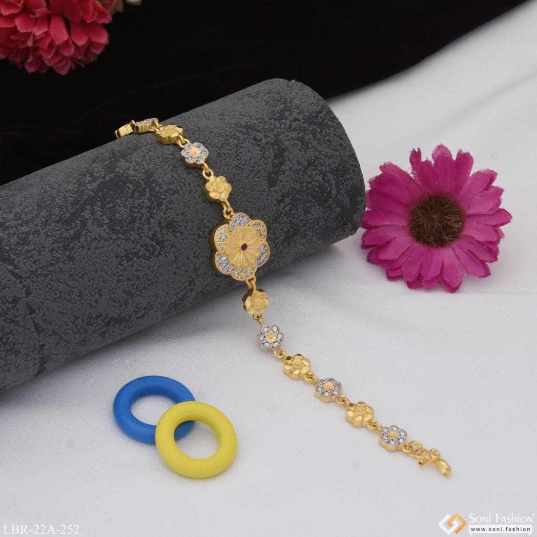 Petite Bezel-Set Diamond Curb Chain Bracelet – Ring Concierge