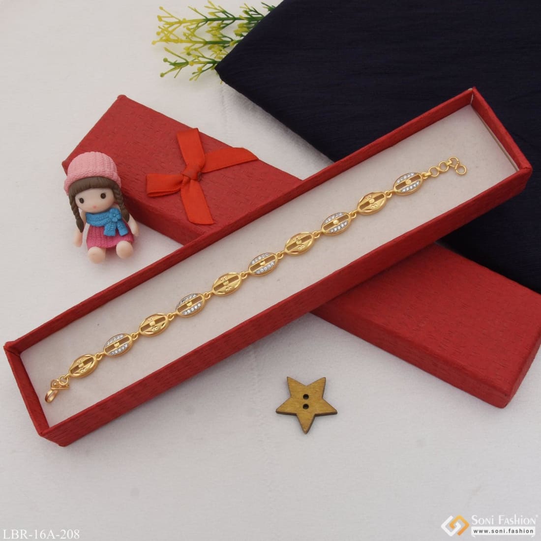 Heart Decor Bracelet | Gold bracelet for girl, Gold bracelet for women,  Gold bracelet simple