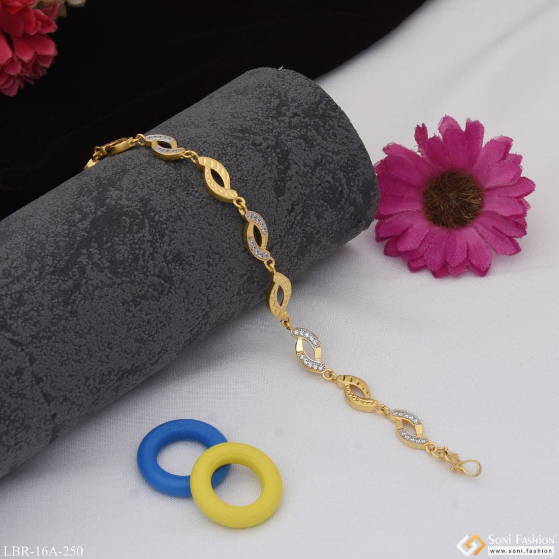 192 Gold Bracelets For Women Designs, Buy Price @ 3281 - CaratLane.com