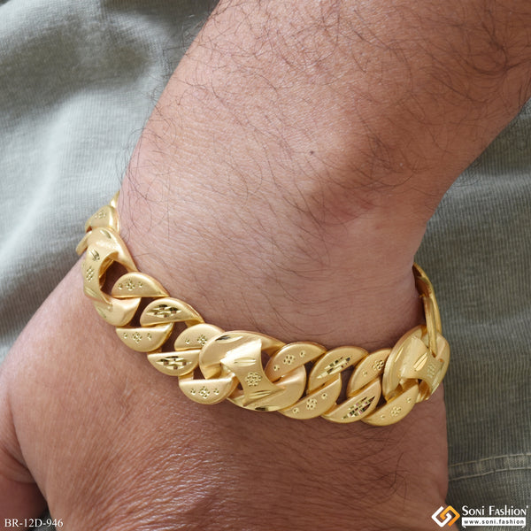 Extraordinary Design Gold Plated Pokal Bracelet for Men - Style D946
