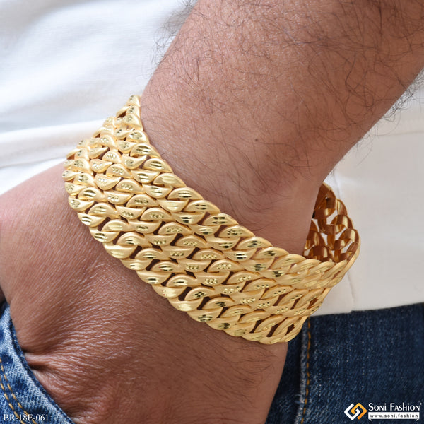 Fabulous Design Gold Plated Pokal Bracelet for Men - Style E061