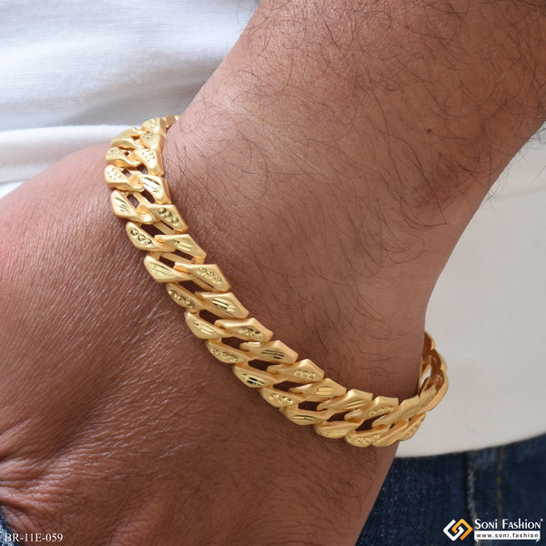 Finely Detailed Design Gold Plated Pokal Bracelet for Men - Style E059