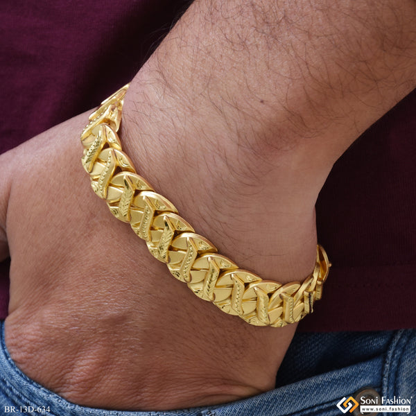 Glamorous Design Gold Plated Pokal Bracelet for Men - Style D634