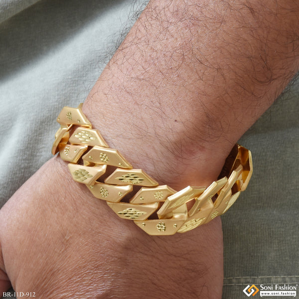 Popular Design Gold Plated Pokal Bracelet for Men - Style D912