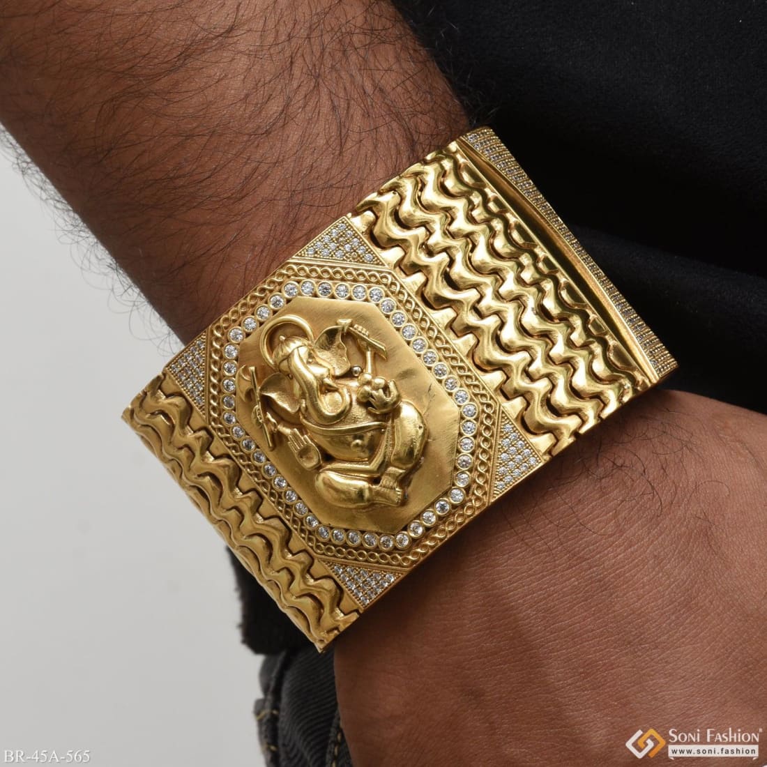 Buy Majestic Muscle Men's Gold Bracelets 22 KT yellow gold (14.71 gm). |  Online By Giriraj Jewellers