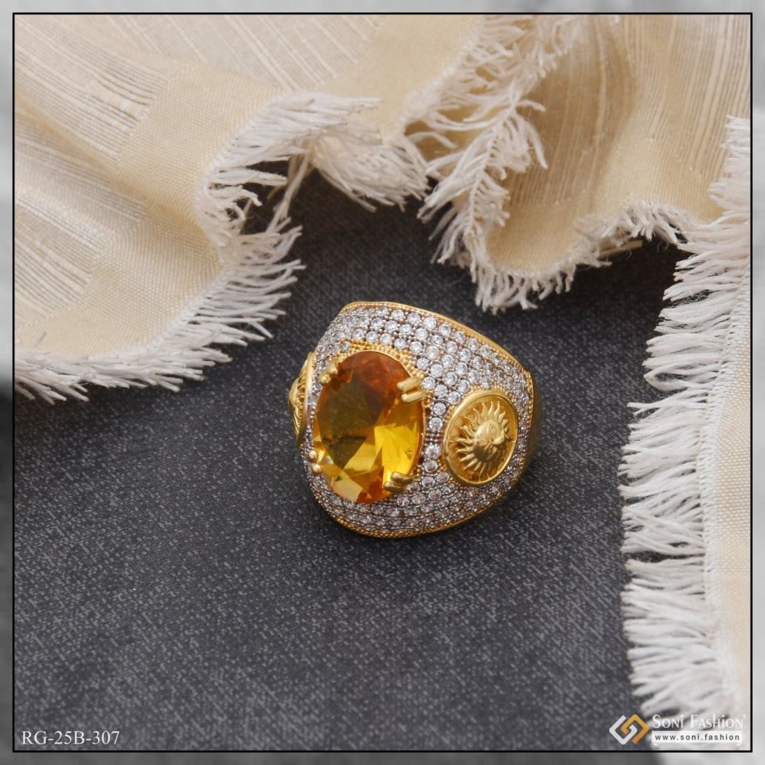 Get the Perfect Yellow Sapphire Engagement Rings | GLAMIRA.in