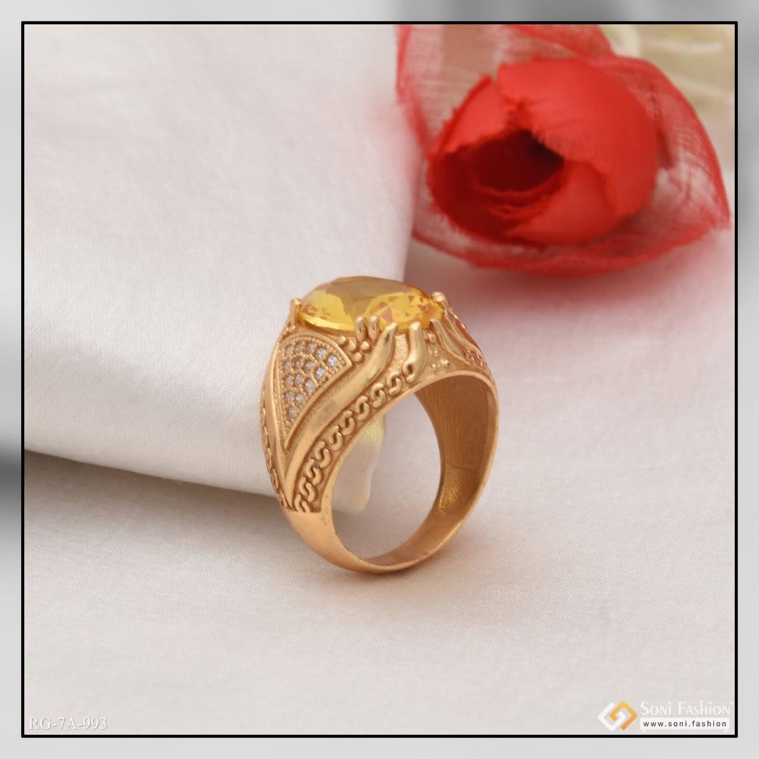 Delicate gold wedding band, circles wedding band, beaded wedding ring, –  Lily & Dahlia