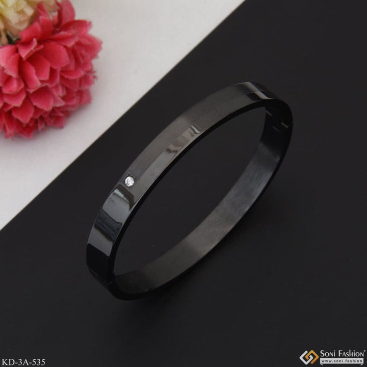 Soni Fashion - kada - Arrow Attention-Getting Design High Quality Gold Plated Kada for Men - Style A535