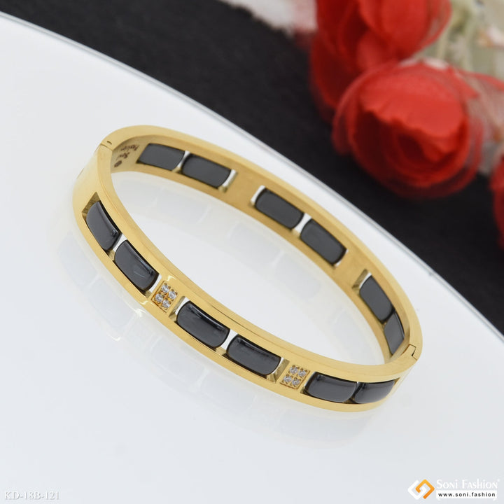 Soni Fashion - kada - Latest Design Black & Golden Color Ceramic & Steel Kada for Men - Style B121