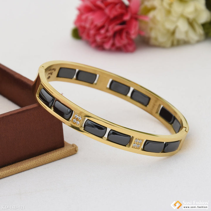 Soni Fashion - kada - Latest Design Black & Golden Color Ceramic & Steel Kada for Men - Style B121