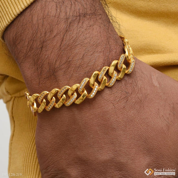 Sleeky Gold Plated Bracelet For Men Light Weight Collection BRAC571